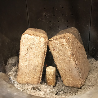 Briquettes de bois compressé — palette