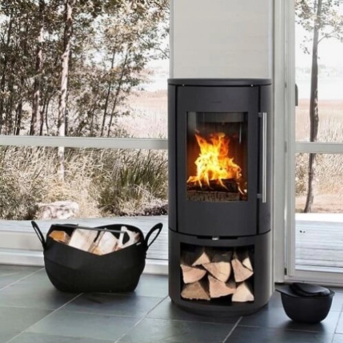 Poêle à bois Morsoe 7343 | 4,3 kW avec un compartiment pour ranger le bois