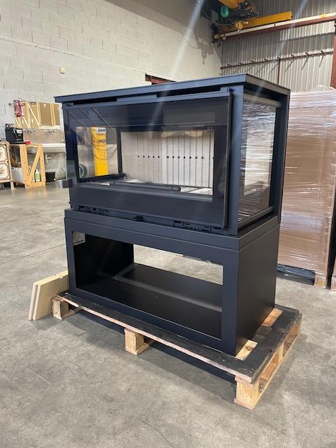 Poêle à bois ventilé 3 vitres avec bûcher - FIREMATIC Calgary - L 13.5 kW