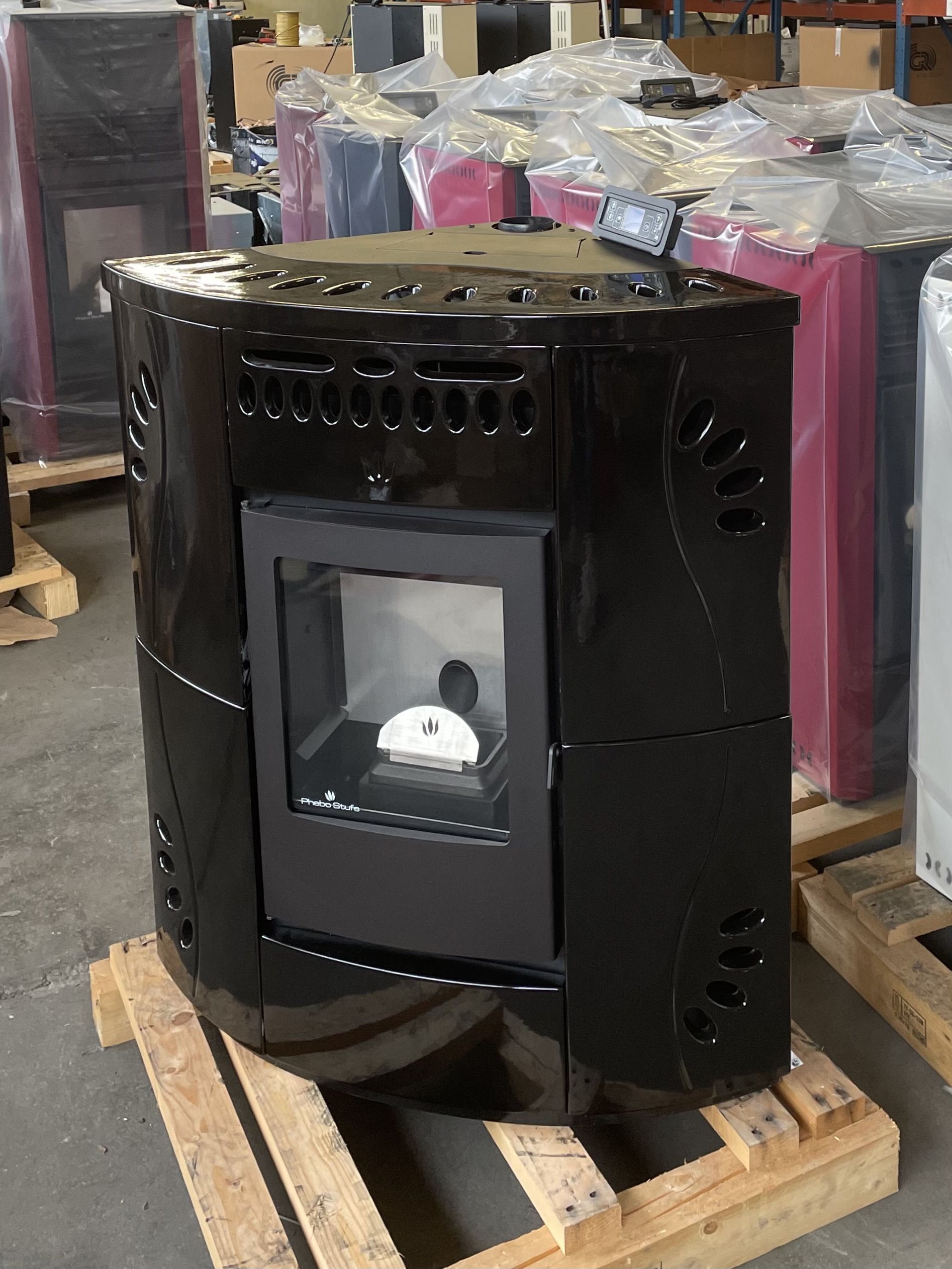 Poêle à granulés d'angle en céramique - ORIGINE PHEBO Gaia 12.2 kW